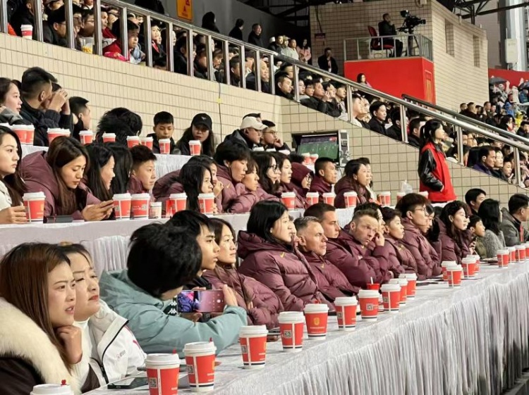 北青體育：中國女足現(xiàn)身中甲賽場，觀看重慶銅梁龍vs遼寧鐵人